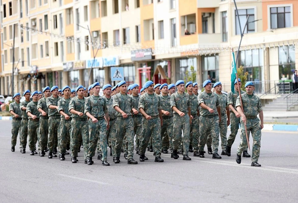 Silahlı Qüvvələr Günündə hərbi qulluqçuların yürüşləri təşkil olundu - FOTO