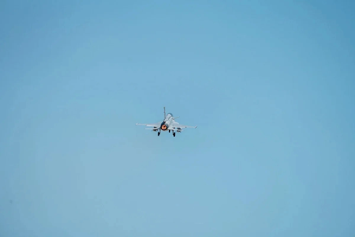 Pilotlarımız çətin döyüş manevrləri üzrə tapşırıqlar yerinə yetiriblər - FOTOLAR