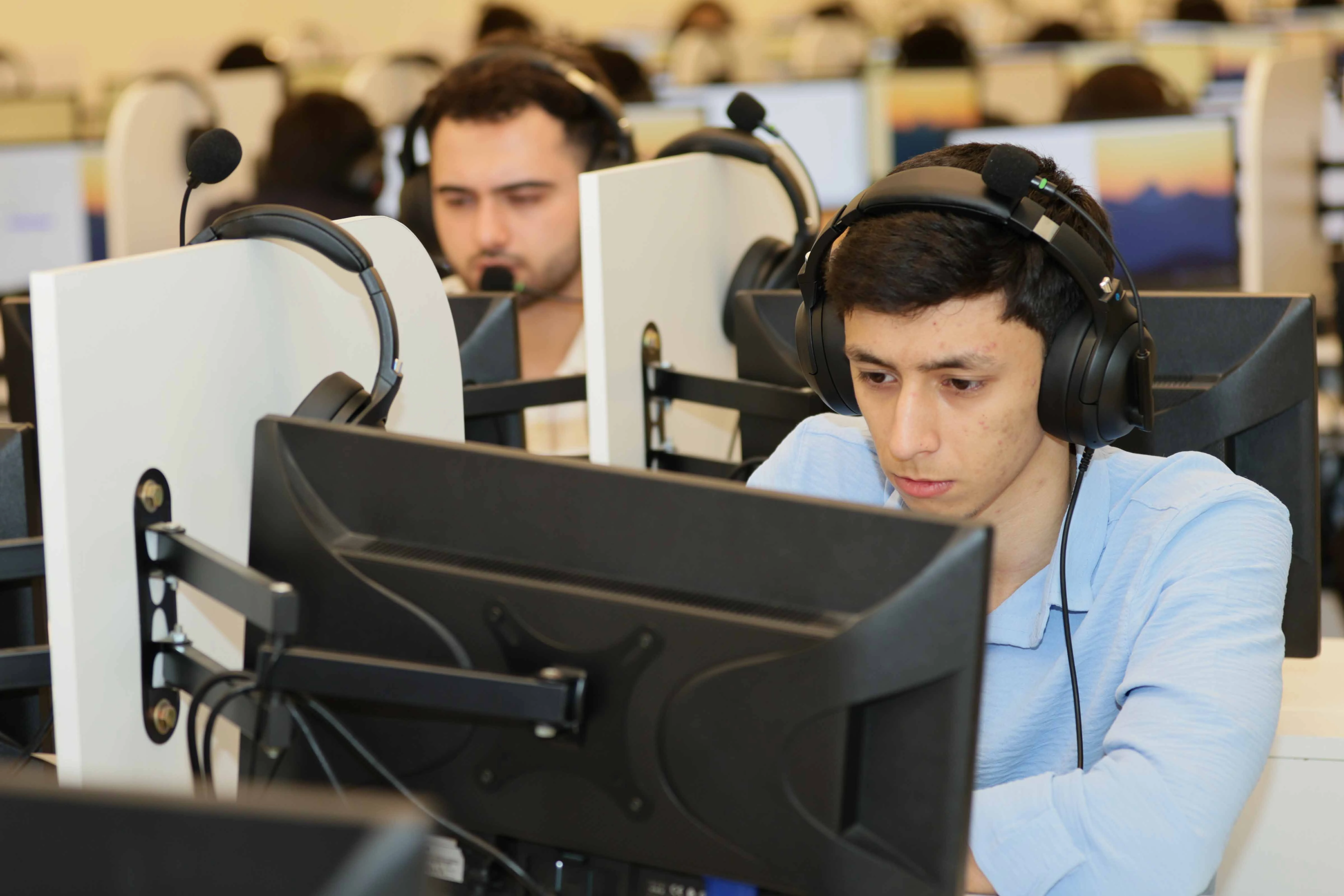 Azərbaycan ali təhsilində ilk: UNEC-də APTIS əsaslı ingilis dili imtahanları keçirilir - FOTO