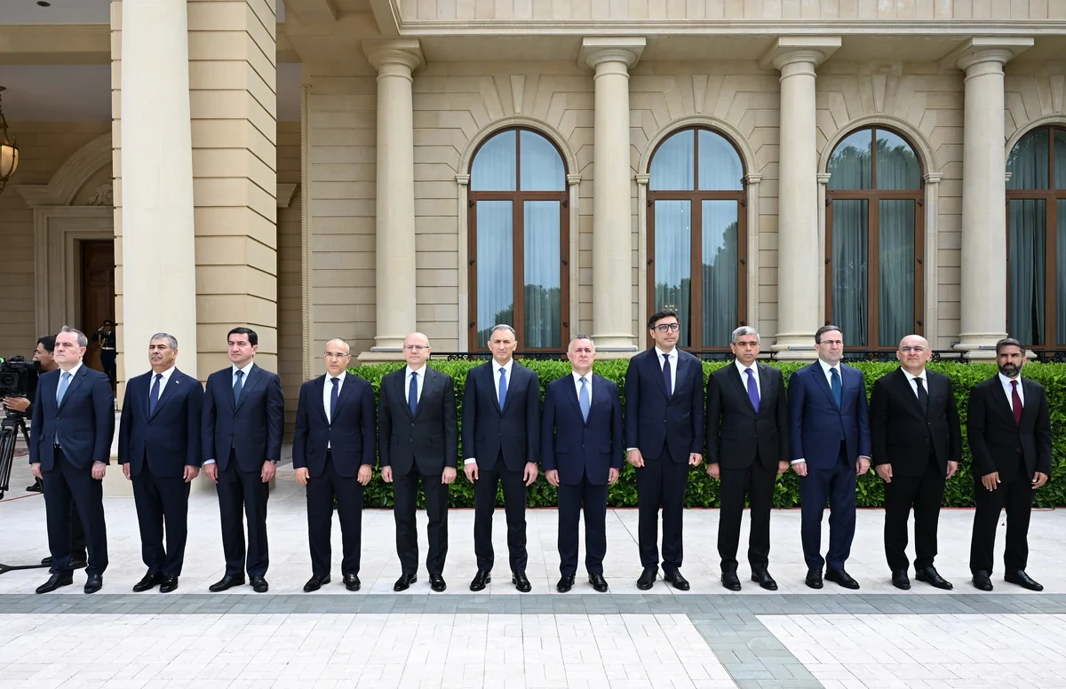 İlham Əliyev Sərdar Berdiməhəmmədovu Bakıda qarşıladı - FOTO
