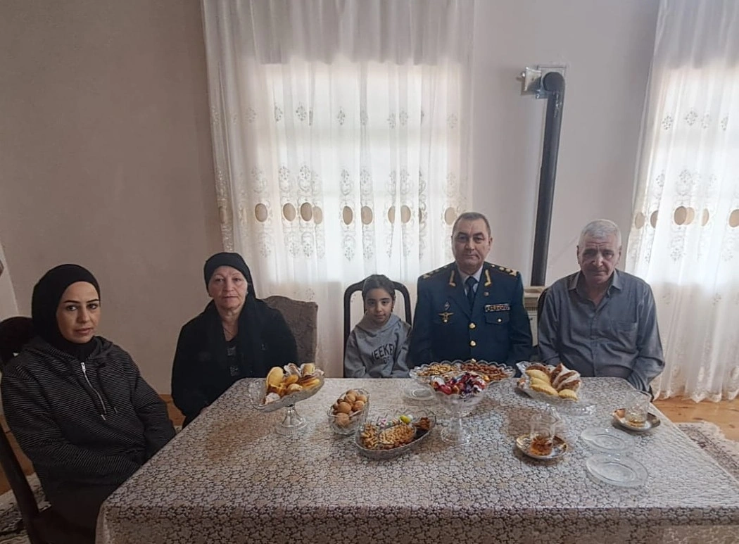 Dövlət Sərhəd Xidmətinin rəhbərliyi şəhid ailələrini ziyarət etdi - FOTOLAR