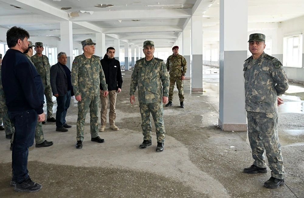 Zakir Həsənov azad edilmiş ərazilərdə yeni hərbi obyektlərlə tanış oldu - FOTO