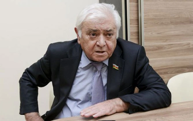 Aqil Abbasdan işdən çıxarılan kitabxanaçılara dəstək: "Kitabxanaçıların ixtisarı ilə bağlı Milli Məclisdə çıxış etmişəm"