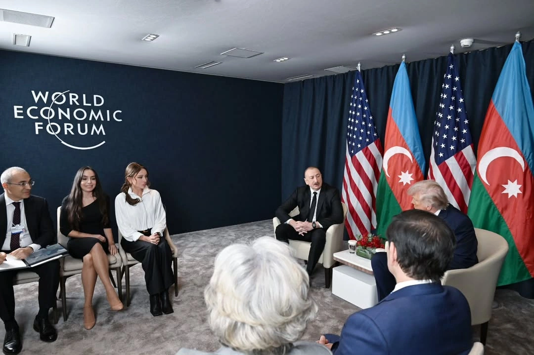 Prezident ailəsinin Trampla fotoları