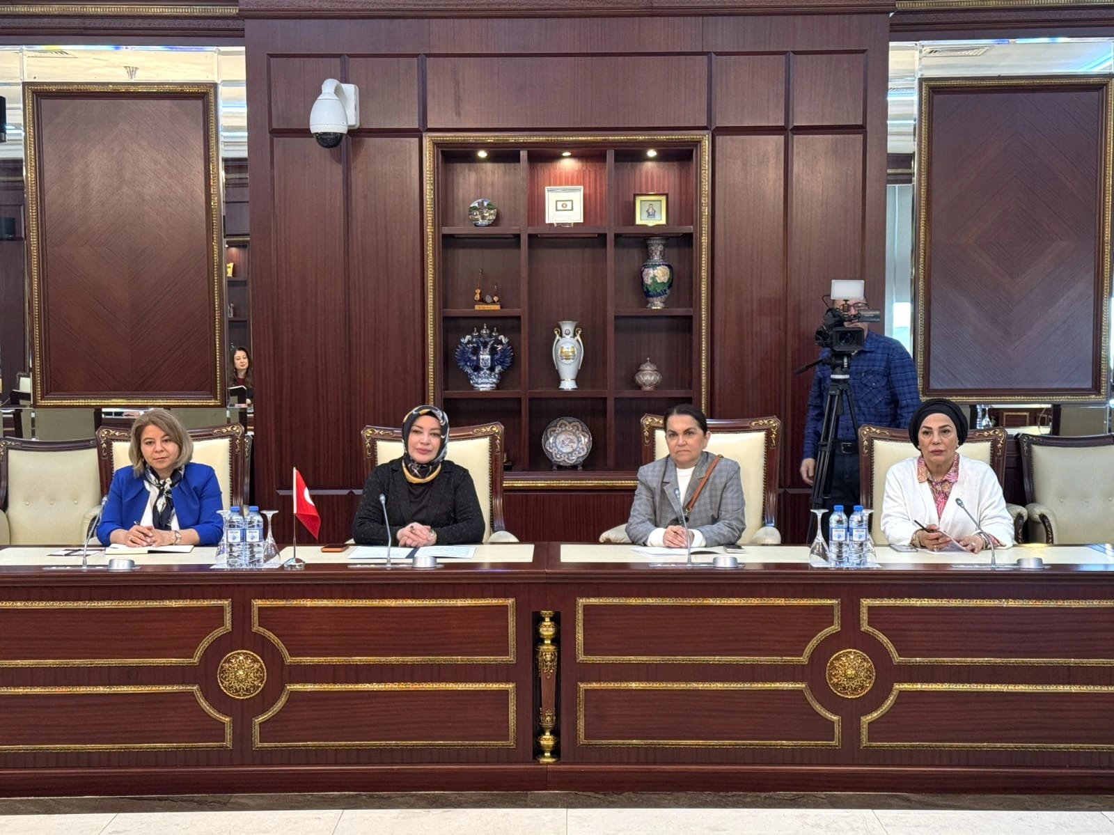Milli Məclisdə görüş keçirildi - FOTO
