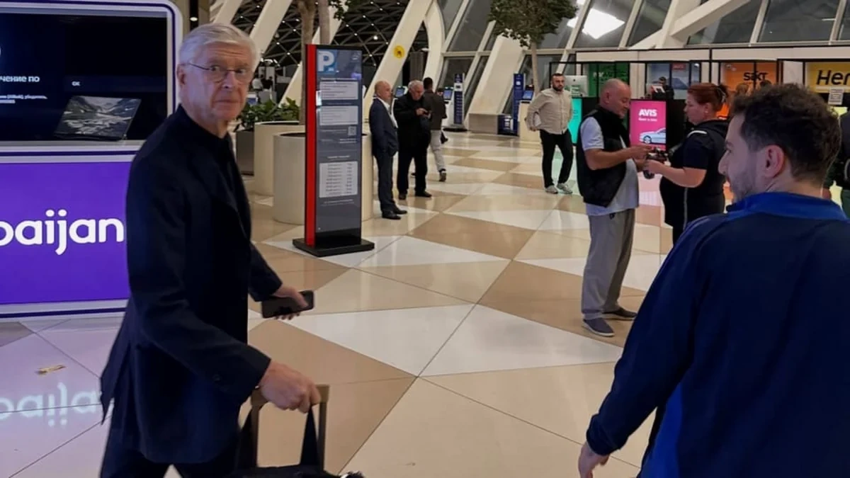Arsen Venger Bakıya gəlib - FOTO