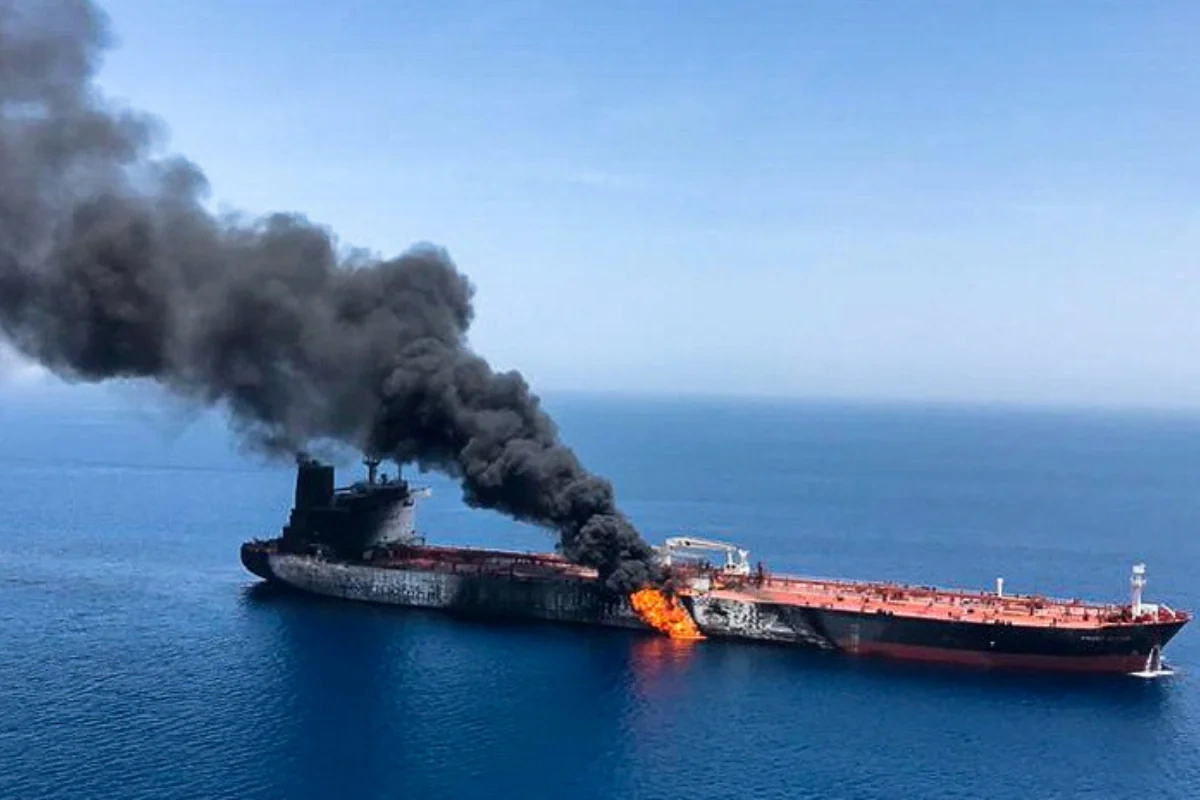 Oman sahillərində hindistanlı dənizçilərin olduğu tanker hücuma məruz qaldı