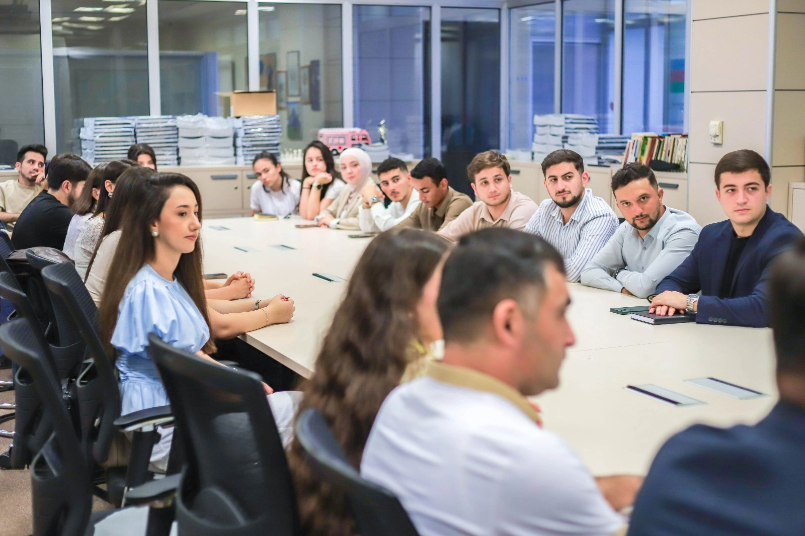 “Gənclər təşkilatları və gənclər üçün inkişaf, innovasiya və sosial təşəbbüslər üzrə qrant müsabiqəsi”nin qalibləri ilə görüş keçirilib - FOTO