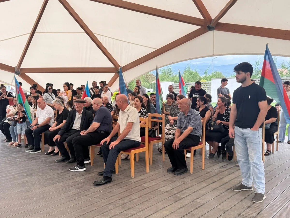 Köç karvanları Xankəndi, Xocalı və Ağdərəyə çatdı, açarlar təqdim edildi