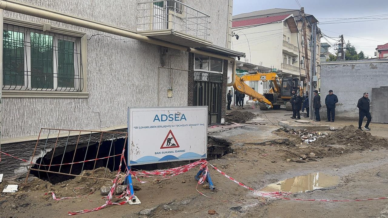ADSEA sədri üzərində evlər tikilən kollektorun çökdüyü ərazidə olub  - VİDEO+FOTOLAR