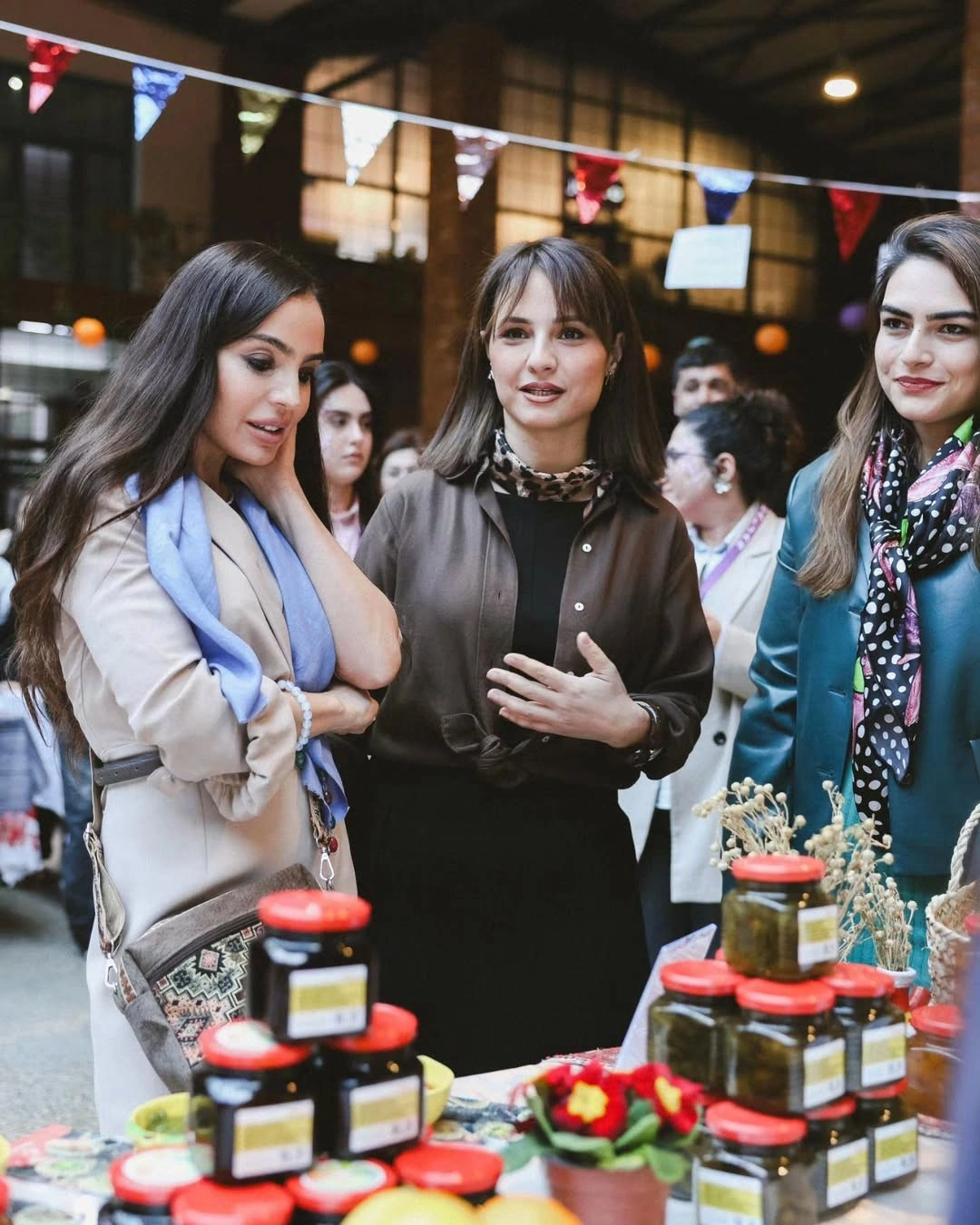 Prezidentin qızları və gəlini "Woman Bazaar" festivalında - FOTOLAR