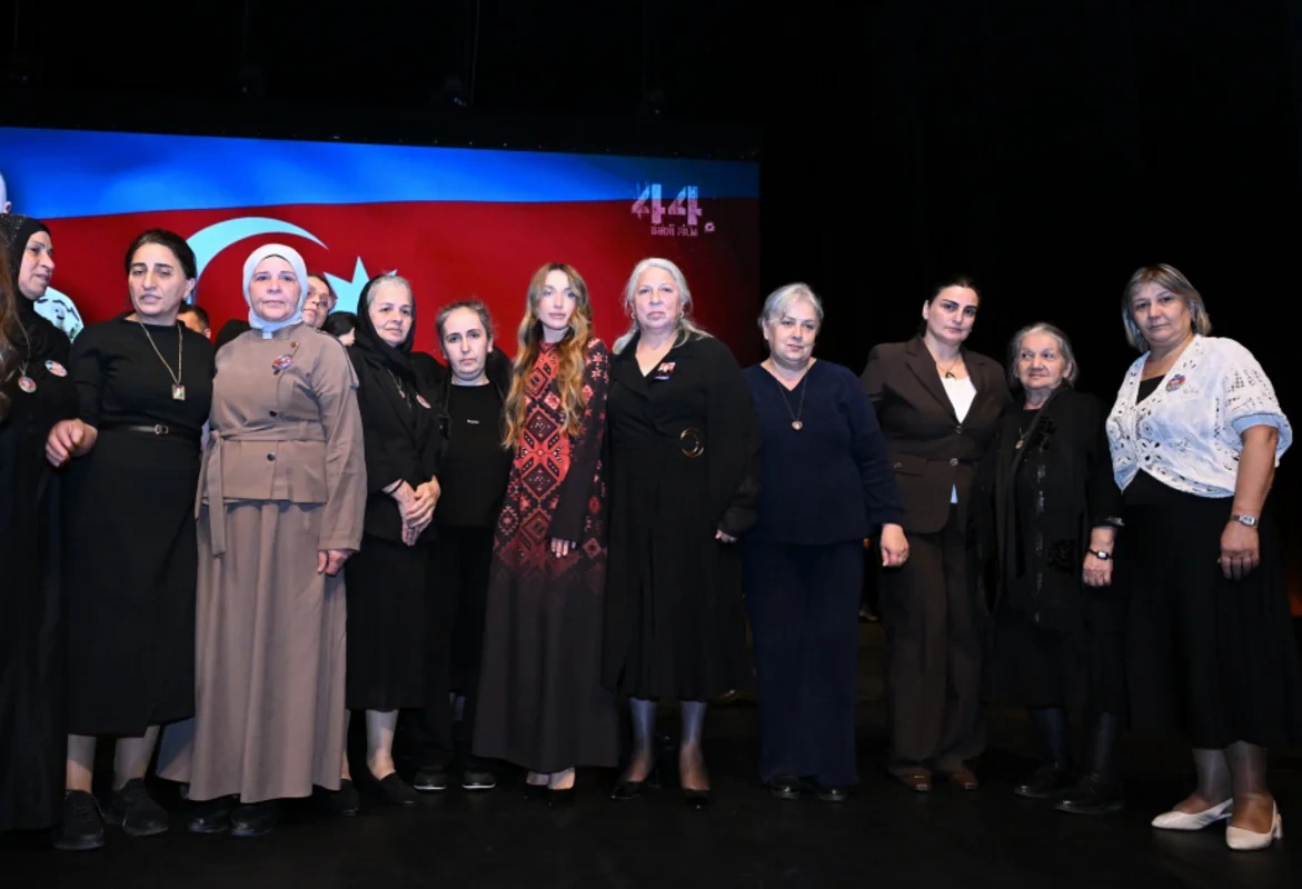 "44" bədii filminin premyerası baş tutub: Arzu Əliyeva və Alyona Əliyeva təqdimatda iştirak ediblər
