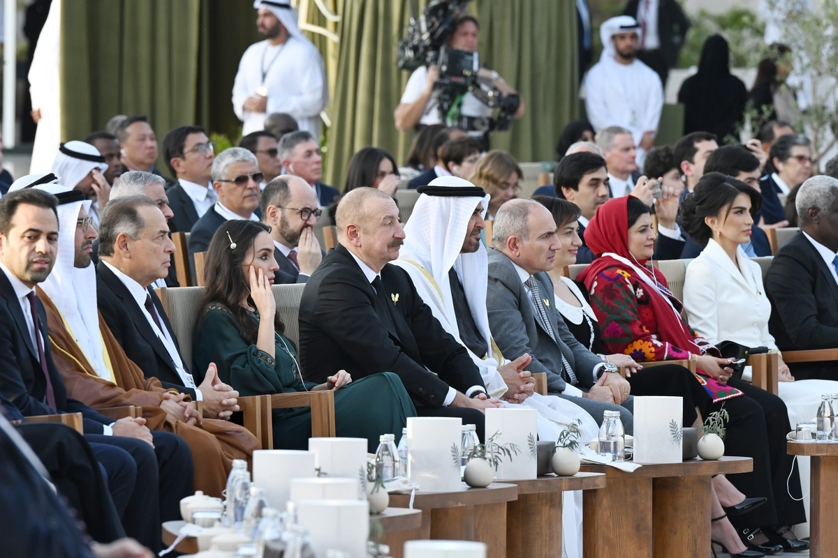 Əbu-Dabidə Prezident İlham Əliyevə "Zayed İnsan Qardaşlığı Mükafatı"ı təqdim olunub - YENİLƏNİB - FOTO