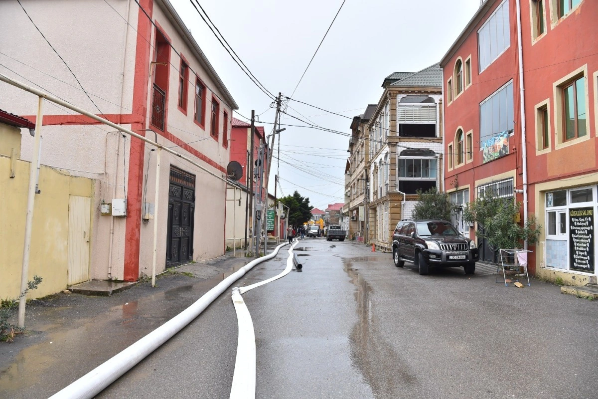 Kollektorun üzərində tikilən ev sökülüb, xəttin bərpasına başlanılıb - FOTO