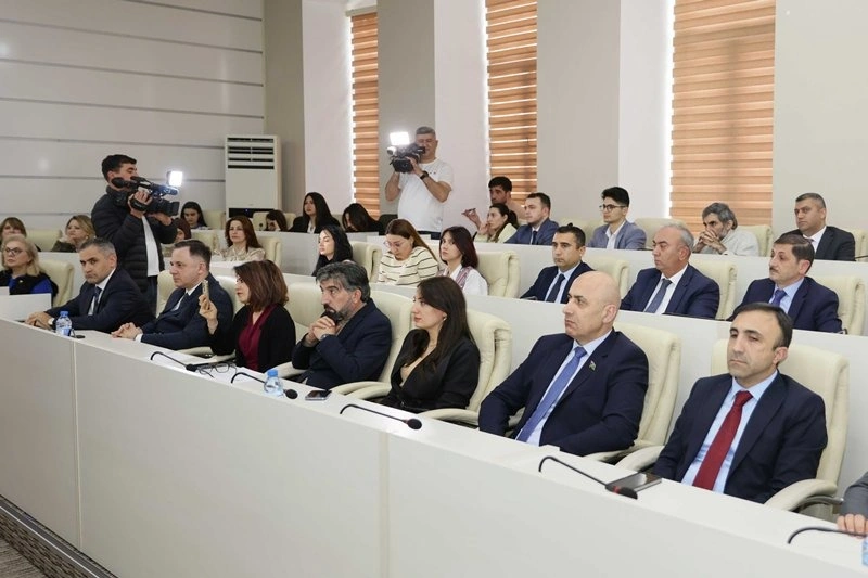 “Azərbaycan iqtisadiyyatının investisiya absorbsiyası” kitabının təqdimat mərasimi keçirilib - FOTO