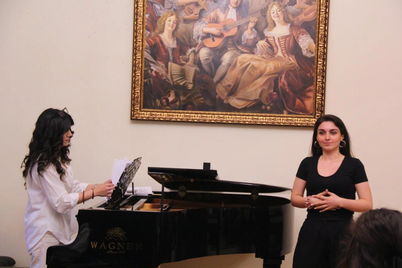 Fidan Hacıyevanın Vokal Məktəbində dünya şöhrətli Tamara İverinin ustad dərsi keçirildi - FOTO/VİDEO
