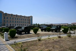 Prezident Naxçıvanda yeni komando hərbi hissələrinə Döyüş bayraqlarının verilməsi mərasimində iştirak edib - FOTO