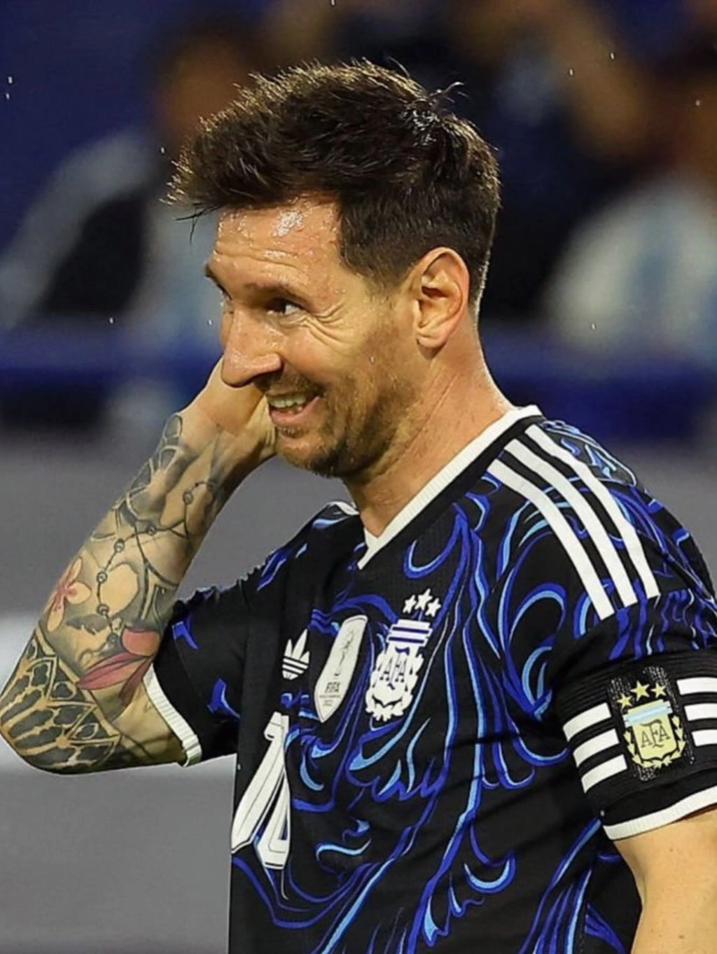 Əvvəlcə Messi ilə rəqib oldular, sonra növbəsinə dayandılar - FOTO