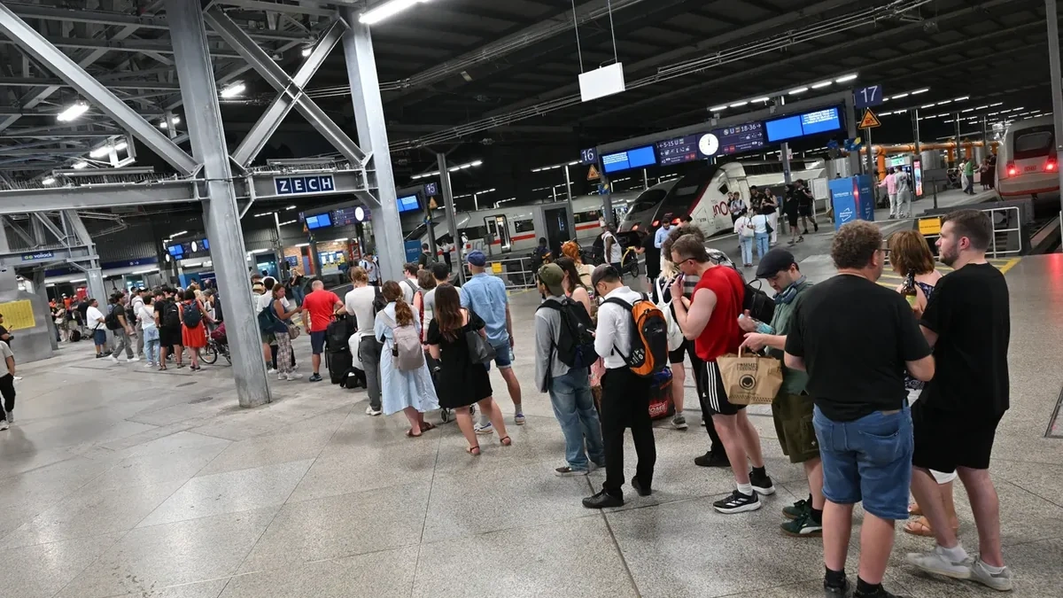 Almaniyada bütün ölkə üzrə qatar səfərləri dayandırılıb
