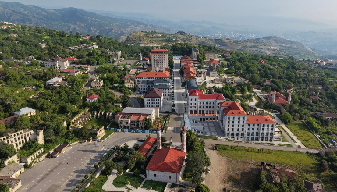 Şuşanın Qarabağ küçəsində dövlət-özəl tərəfdaşlığı çərçivəsində həyata keçirilmiş işlərlə tanışlıq