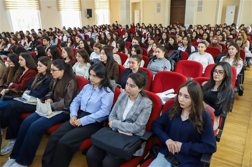 ADU-da “Gələcəyin İngilis Dili (Future English)” layihəsinin yekunlarına həsr olunmuş tədbir keçirilib - FOTO