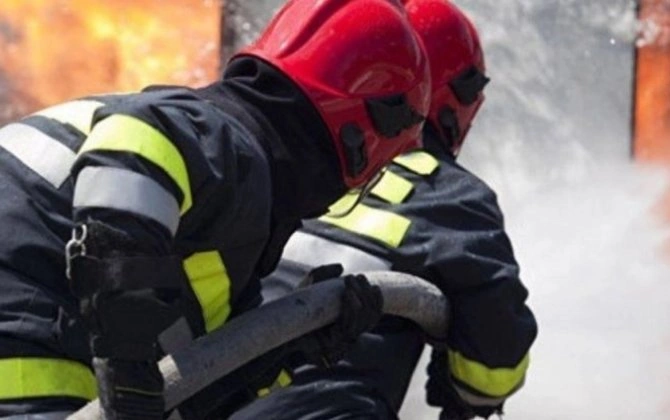 Bakıda yaşayış binasında yanğın baş verib, sakinlər təxliyə olunublar