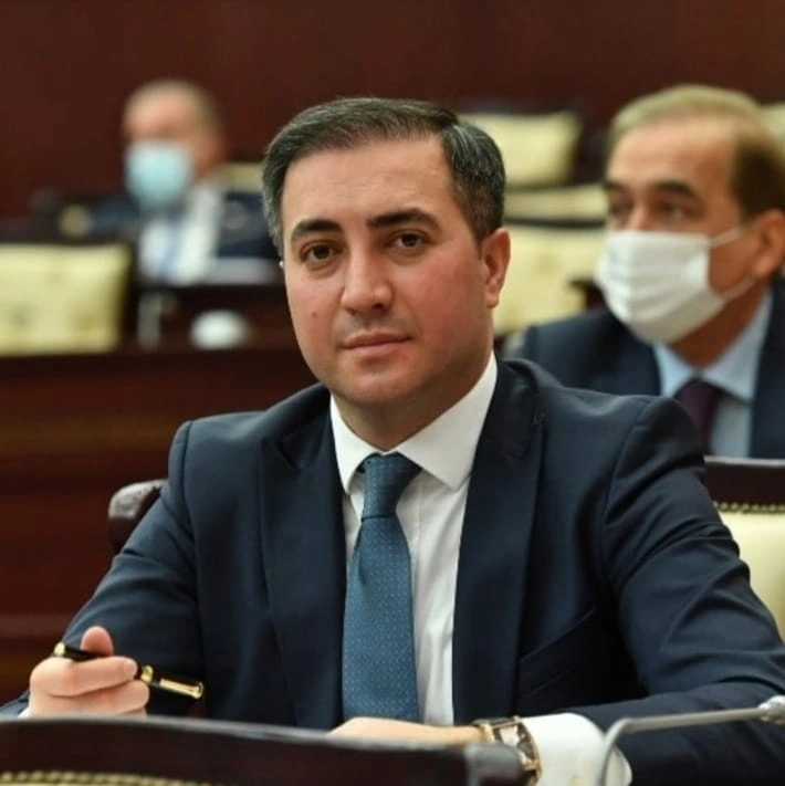 Azərbaycanda boşanmalar artır, doğuşlar azalır - Niyə çoxuşaqlılıqdan uzaqlaşırıq?