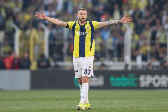 "Fənərbağça"nın ulduz futbolçusu geri döndü - FOTO