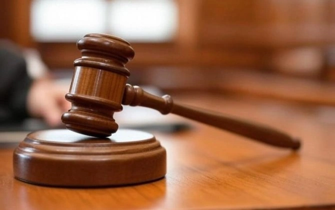 Tanışına söyüş üstündə dəmir parçası ilə xəsarət yetirən “moyşik”in cəzası azaldıldı