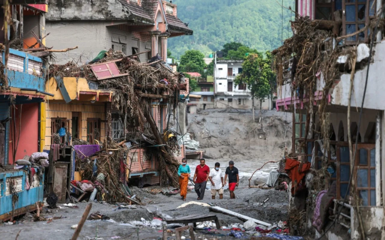 Nepalda daşqın zamanı ölənlərin sayı 900-ü ötüb