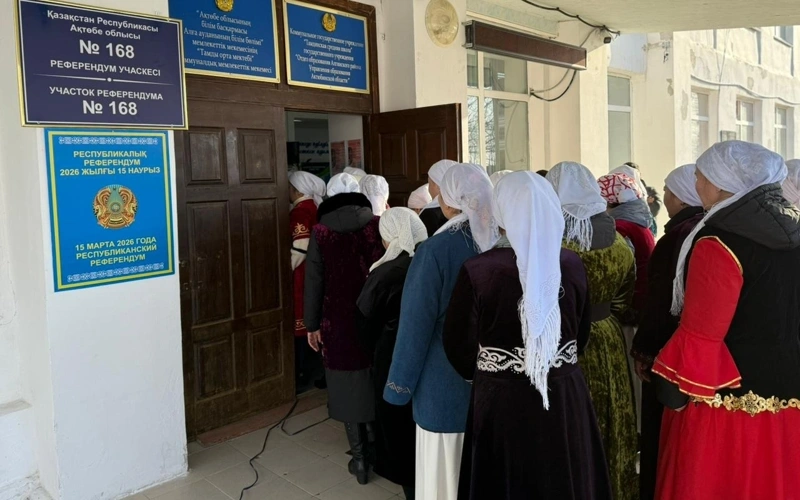 Qazaxıstandakı referendumda 60 qayınana və 60 gəlin birlikdə səs verdi - FOTO