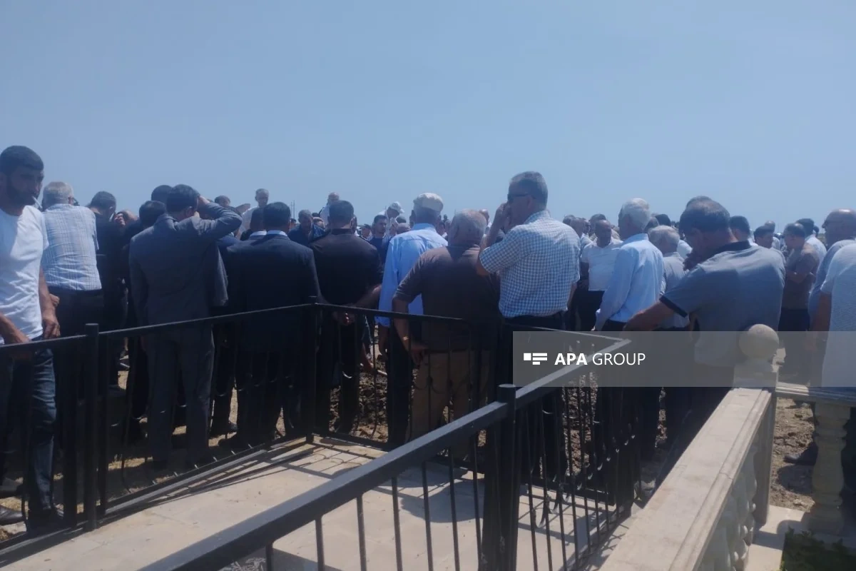 Azov dənizində PUA hücumunda həlak olan gəmi kapitanı Neftçalada dəfn olunub - FOTO