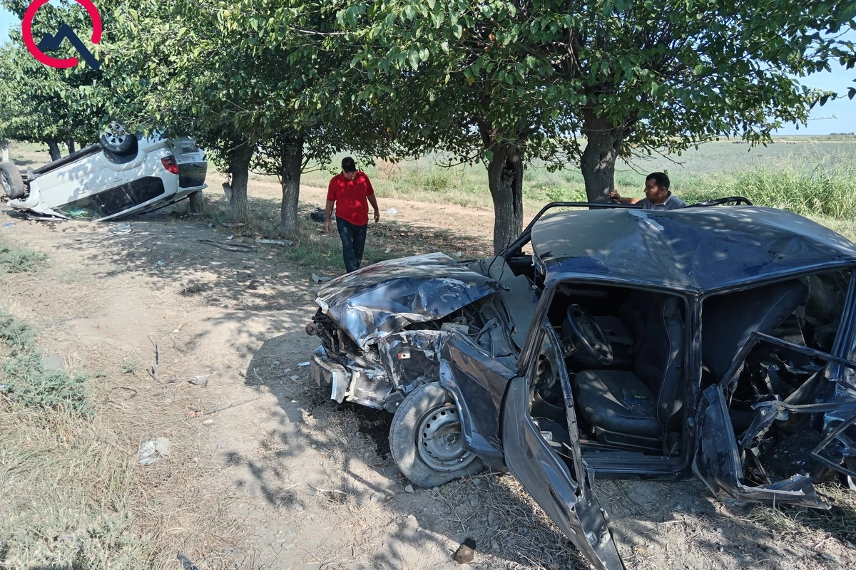 "VAZ"la toqquşan "Prado" aşdı, xəsarət alanlar var