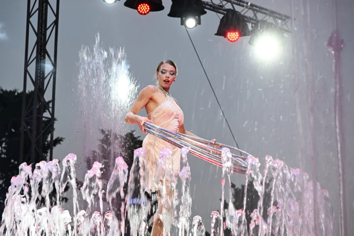 Leyla və Arzu Əliyevalar "CandyFest" yay festivalını ziyarət edib, "Sehrli mirvari" su sirki şousunu izləyiblər - FOTO