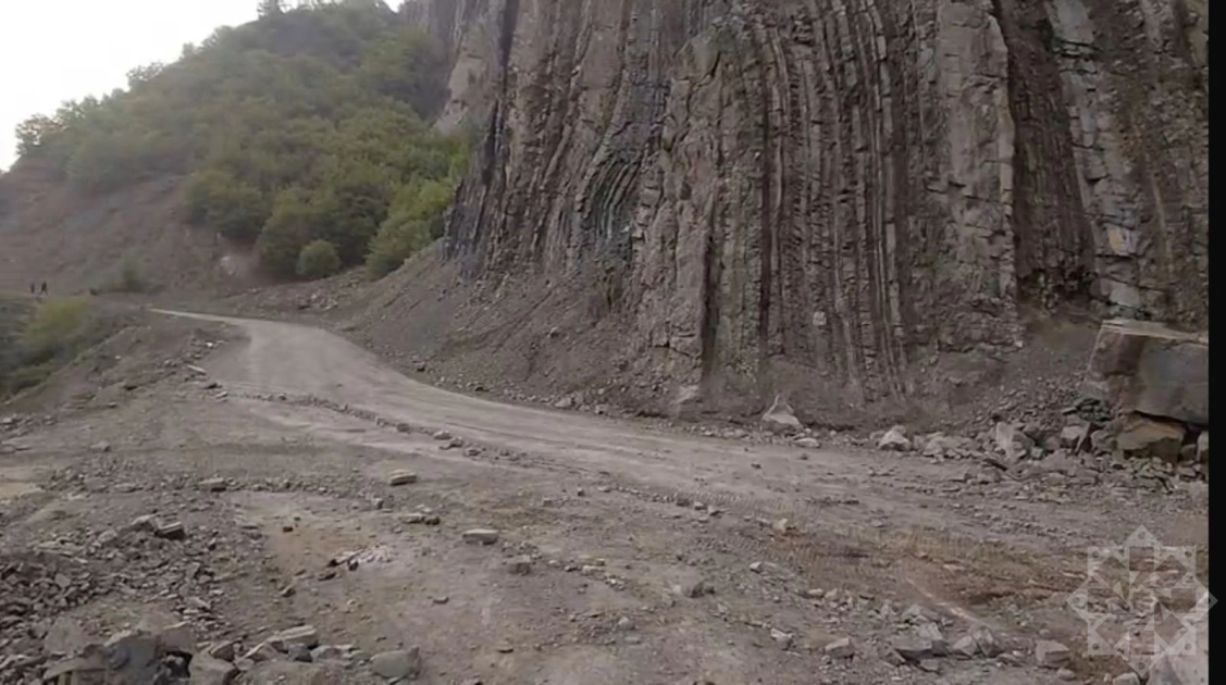 İsmayıllı-Lahıc yolunda uçqun oldu - Hərəkət dayandı - FOTO