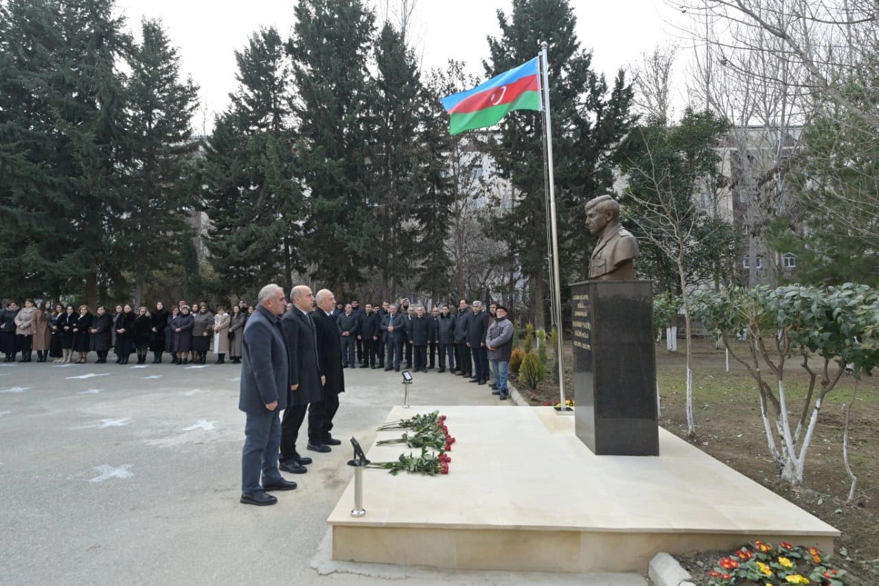 Natiq Qasımovun oxuduğu məktəbdə büstünün açılışı oldu - FOTO