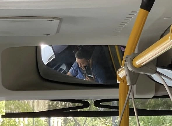 Telefonla danışaraq 18 saylı avtobusu idarə edən sürücü ilə bağlı TƏDBİR GÖRÜLDÜ