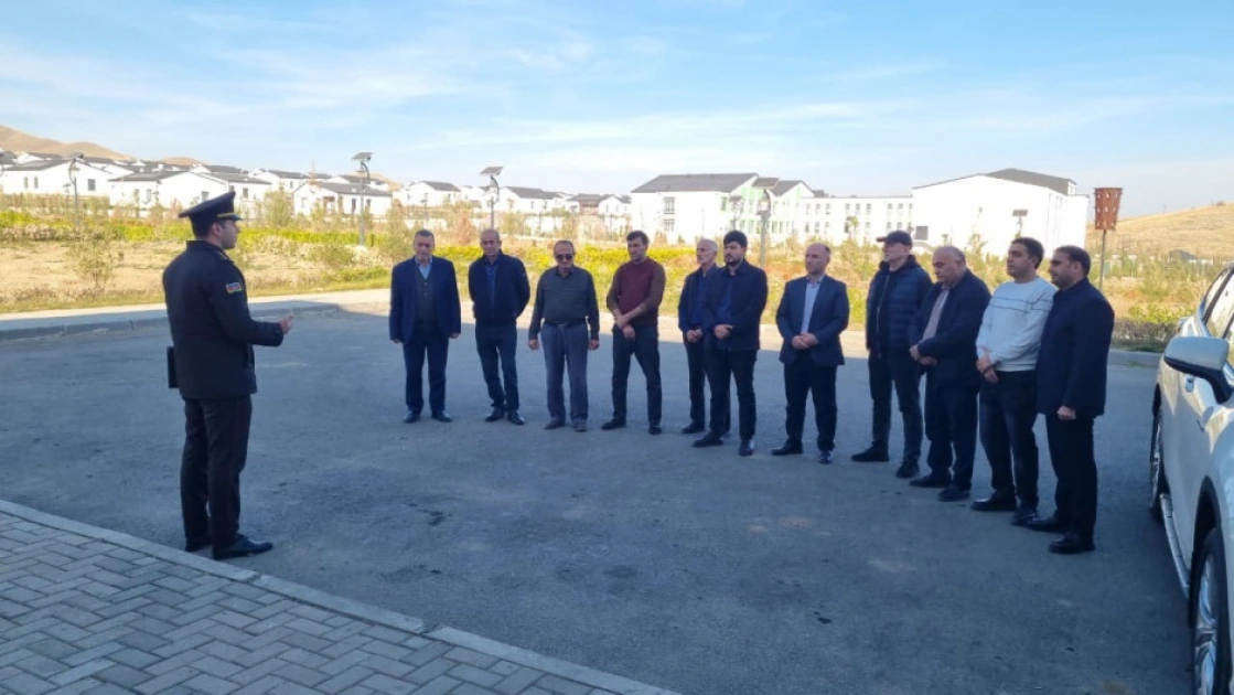Bu nazirliyin əməkdaşları işğaldan azad olunmuş ərazilərdə sakinlərlə profilaktik söhbətlər apardı - FOTOLAR