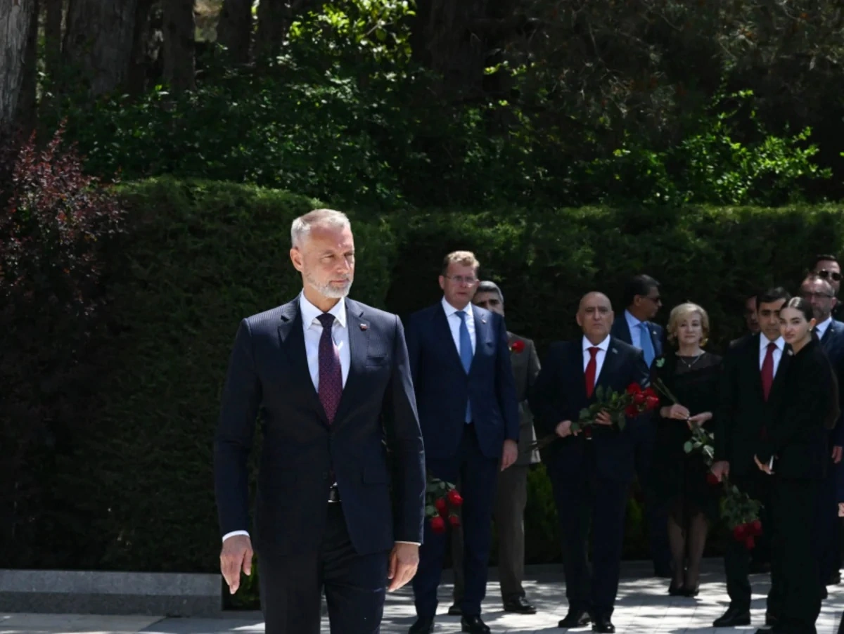 Slovakiya nümayəndə heyəti Ulu Öndərin məzarını ziyarət etdi - FOTO