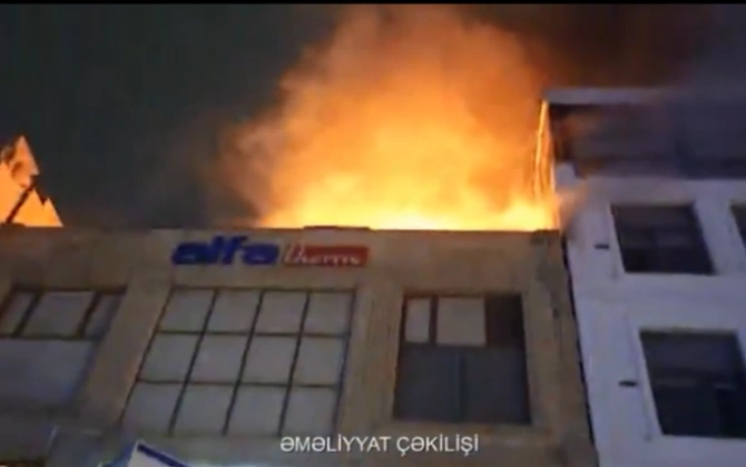 Nərimanovda dördmərtəbəli obyektdə yanğın olub - VİDEO
