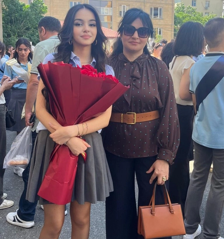 Tələbə adını qazanan jurnalist övladları - FOTO