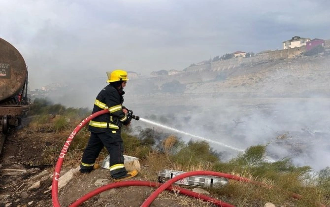 Bakıda quru otluq sahədə yanğın baş verib