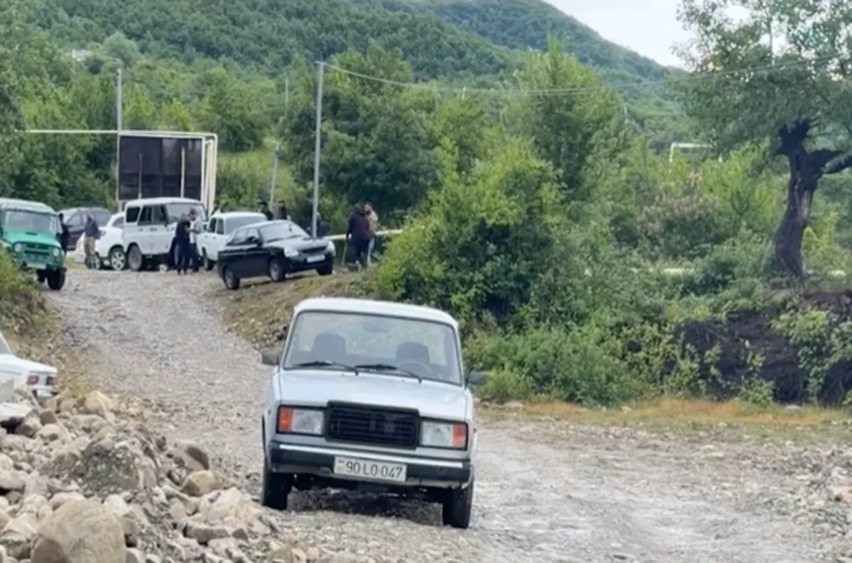 Ağsuçayda suyun səviyyəsi qalxıb, Şamaxının dağ kəndlərinə gedən yol bağlanıb - VİDEO