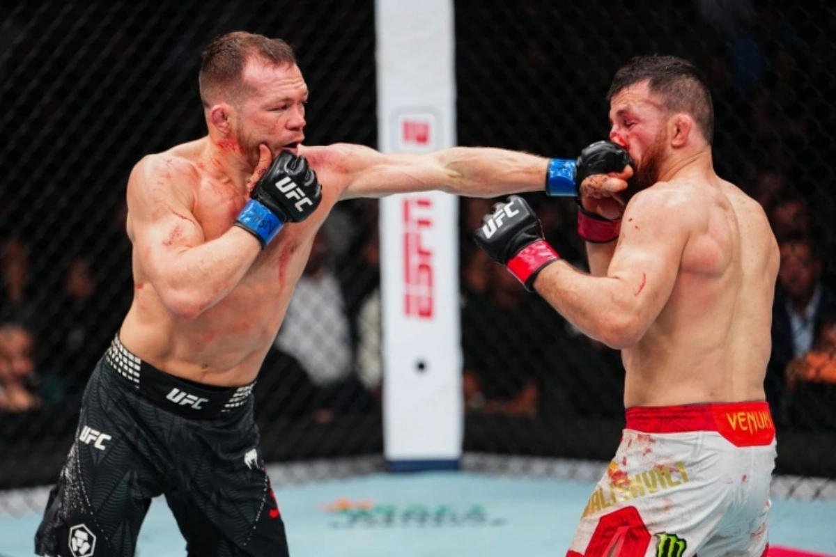 Pyotr Yan Dvalişvilini məğlub edərək UFC çempionluq kəmərini geri qaytarıb