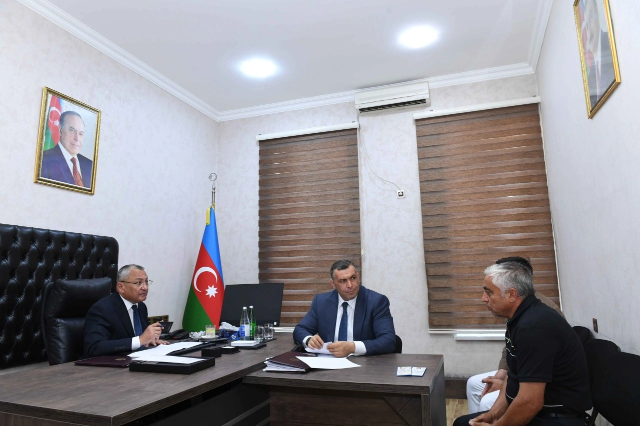 Rövşən Rzayev vətəndaşların növbəti qəbulunu keçirib - FOTOLAR