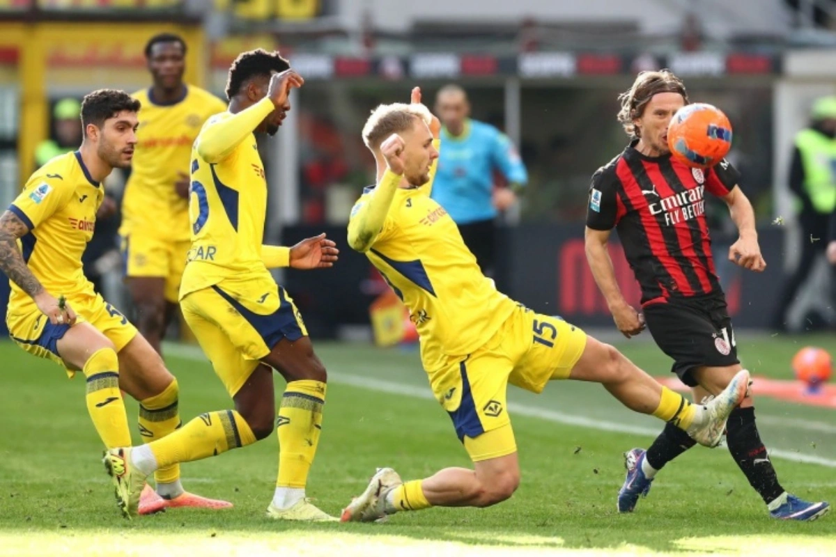 İtaliya A Seriyası: "Milan" darmadağınla liderliyə yüksəldi