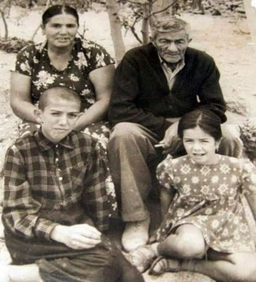 “Tükəzban İsmayılova atamın qohumu idi, deyirdi ki, Vahiddən oxuyuram ki, sizə pul gəlsin” - FOTO+ÖZƏL