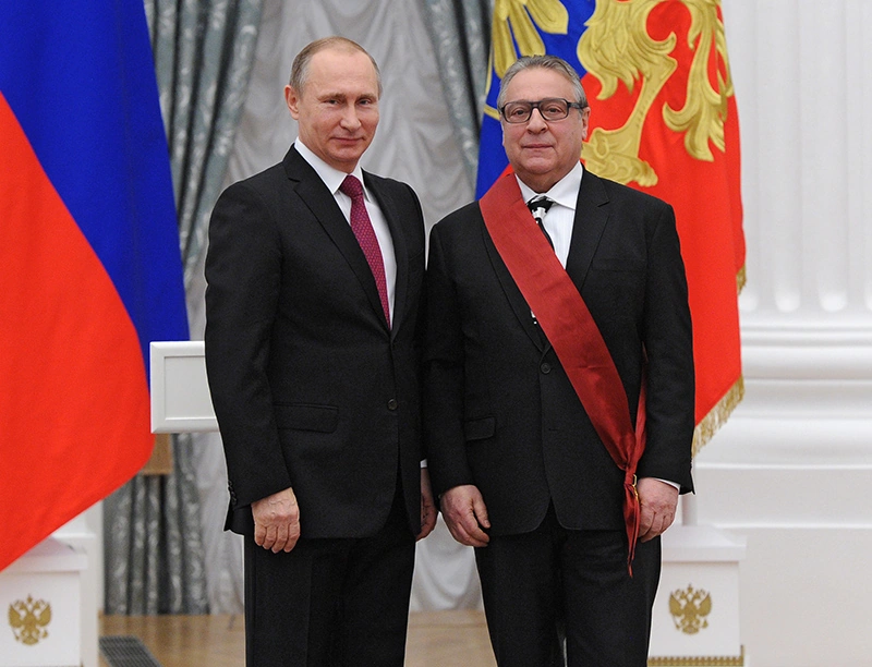 Putinin seçkilərdə etibarlı şəxsi olmuş məşhur komediyaçı Rusiyadan imtina etdi...