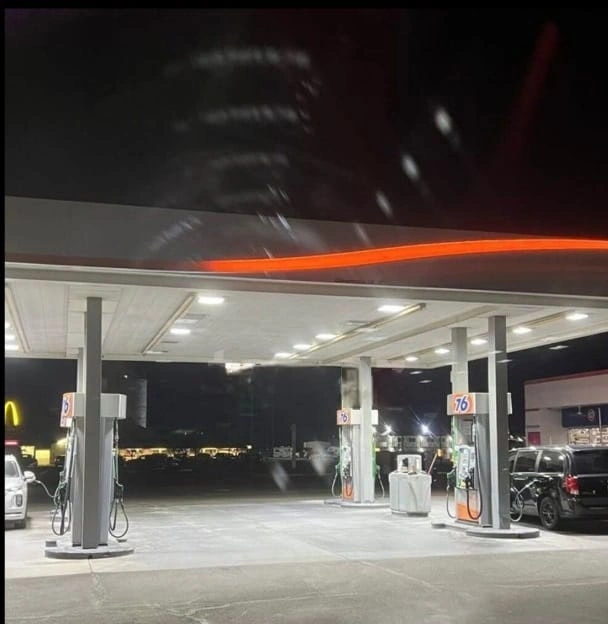 Azərbaycanda "zapravka" supermarketlə bir satışa çıxarıldı - 5 milyon