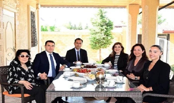 Nazir Flora Kərimovanı evində ziyarət etdi